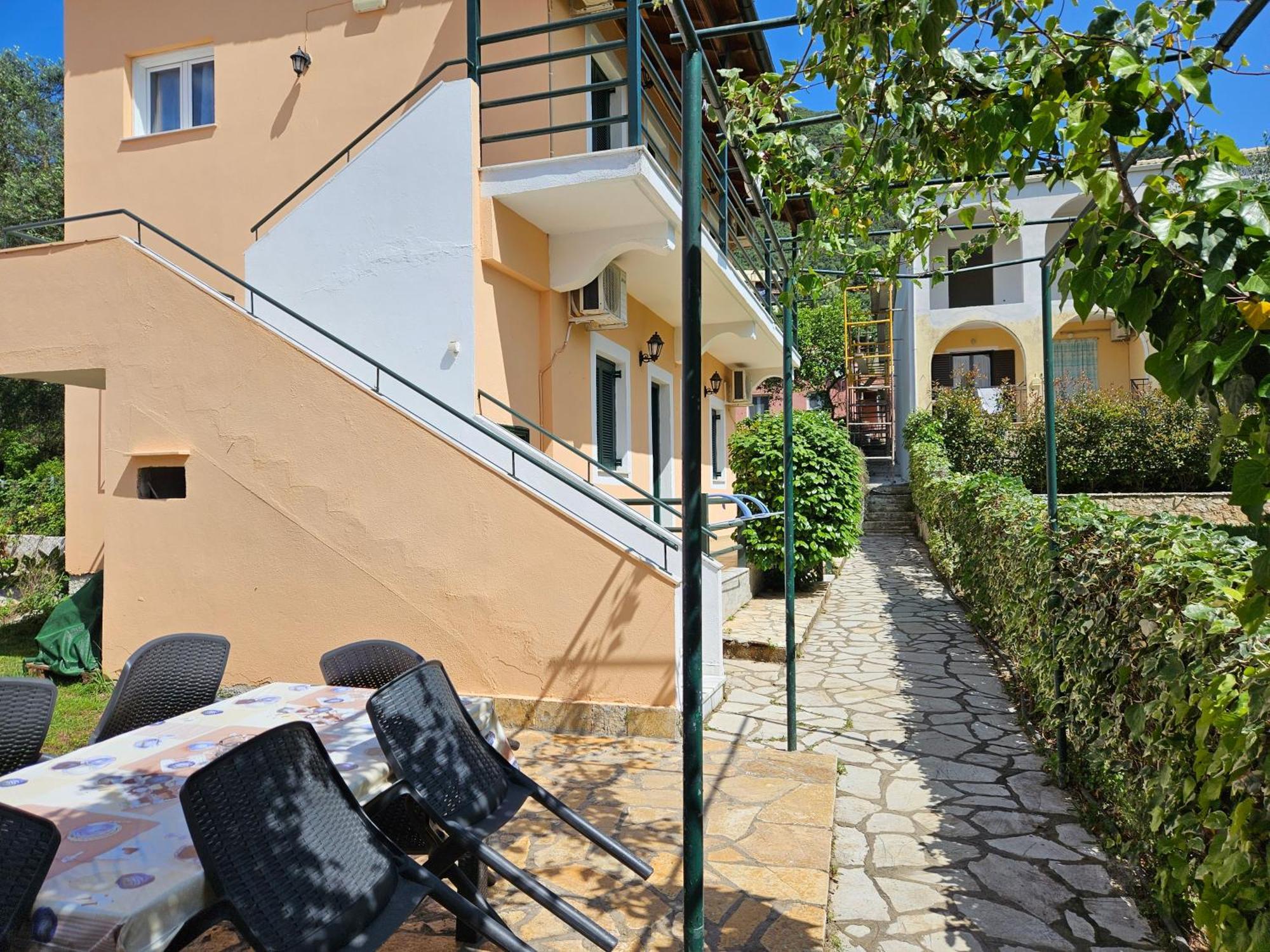 Lora Appartement Ypsos